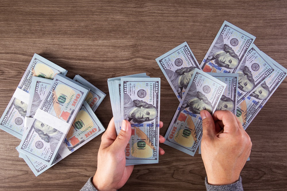 Earn 5000 AED in Dubai