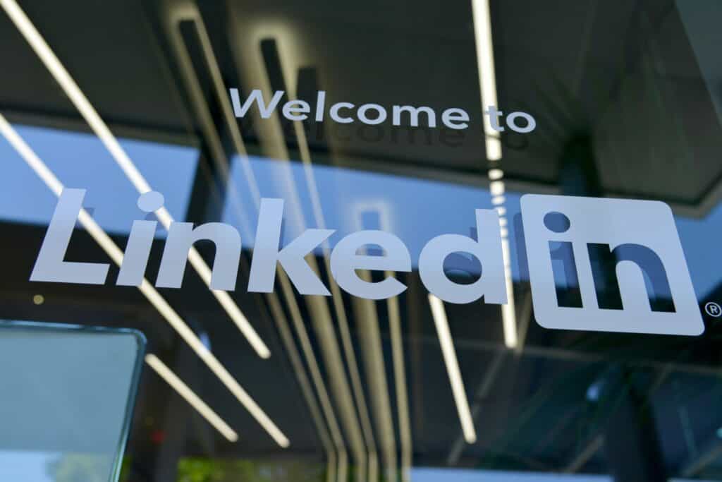 LinkedIn Profile Tips for Dubai Job Market